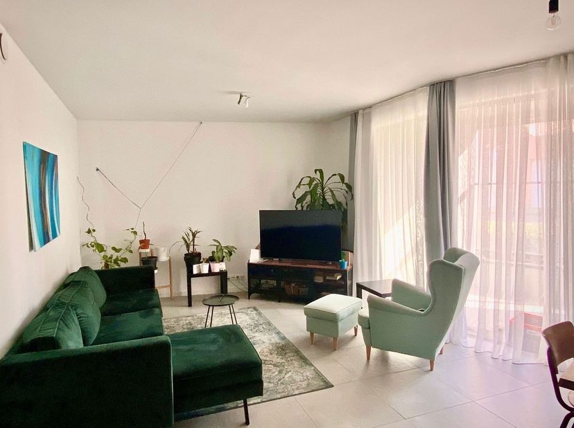 Dit prachtig, energiezuinig appartement met twee slaapkamers en terras is gelegen in de Bergstraat te Rotselaar. Een rustige en centrale locatie met u