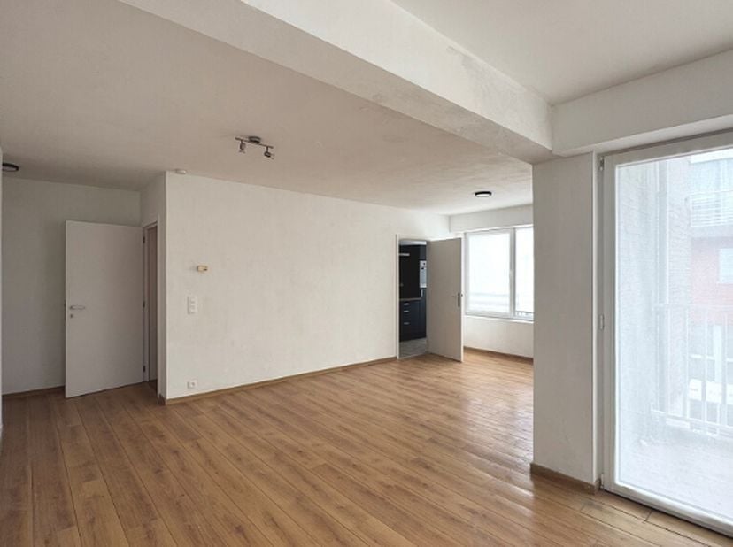 Comfortabel 2-slaapkamerappartement met Terras op een uitstekende ligging in de Godveerdegemstraat vlakbij het centrum van Zottegem.<br />
De centrale