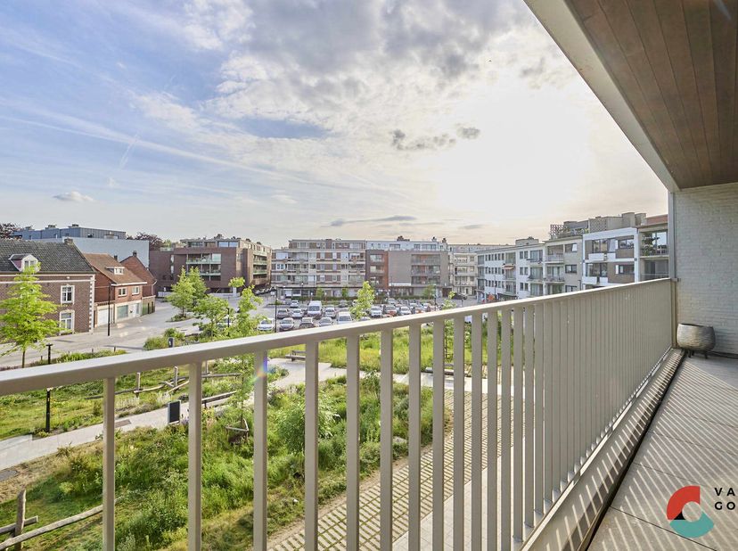 Instapklaar en verrassend ruim tweeslaapkamerappartement op toplocatie in (Neer)Pelt<br />
Dit verrassend ruime tweeslaapkamerappartement bevindt zich