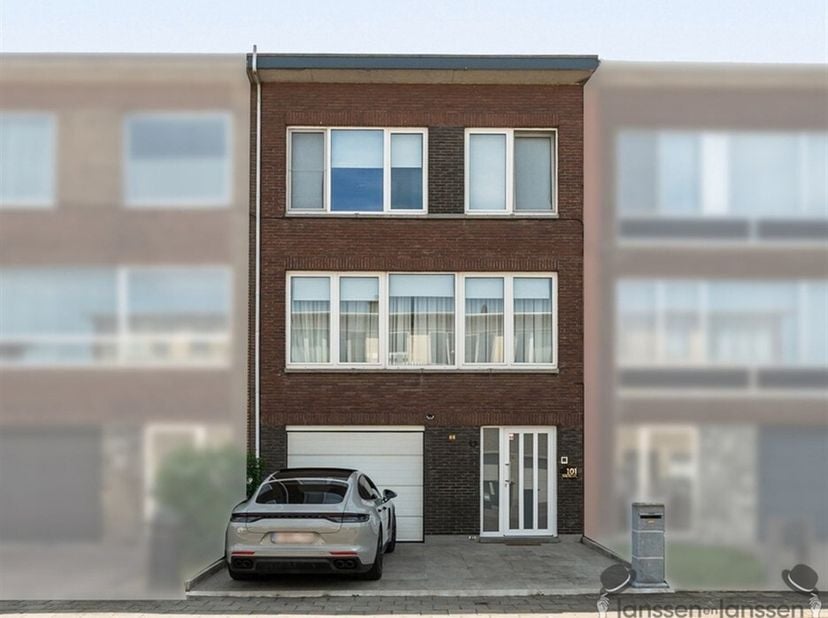 Instapklare bel-etage met 3 tot 5 slaapkamers in een rustige straat te Ekeren<br />
Op zoek naar een ruime, instapklare gezinswoning op een rustige lo