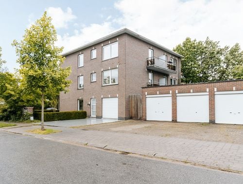                                         Appartement à louer à Edegem, € 900
