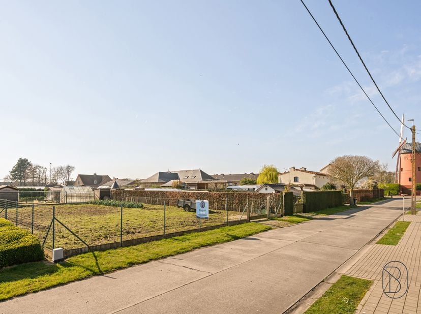 Spacieux terrain à bâtir de 756 m² à vendre dans le charmant village d’Outrijve, idéal pour une construction ouverte.<br />
Situé dans un environnemen
