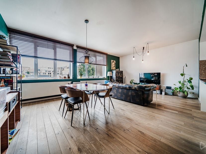 Informatie &amp;amp; bezichtigingen: 02 315 51 71<br />
Molenbeek – We Invest biedt dit fantastische appartement van meer dan 140 m² aan! De indeling is a