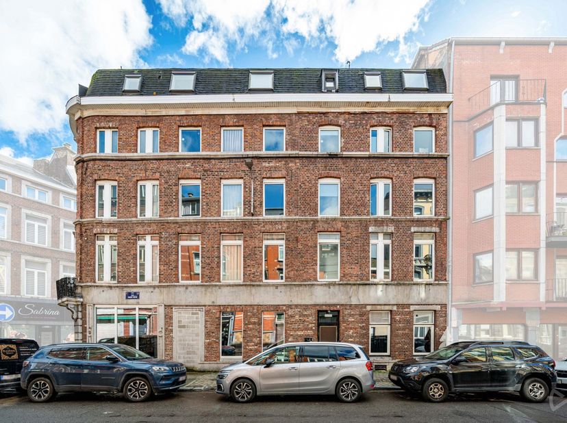 We invest Liège et Lucas vous proposent à la vente cet immeuble de 16 chambres et 16 salle de bains. <br />
Cet immeuble est actuellement loué en 16 c