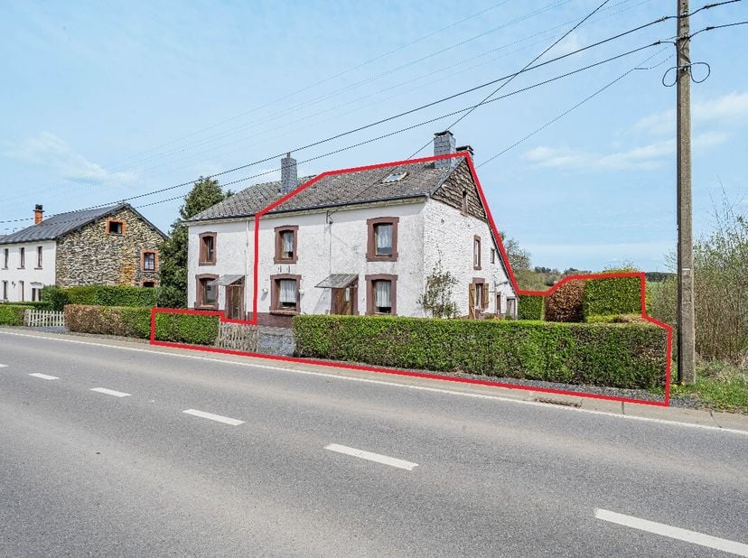 ERA BLUX vous propose cette maison 3 façades située à Nadrin, sur la commune de Houffalize, dans un environnement calme et verdoyant, à proximité du L