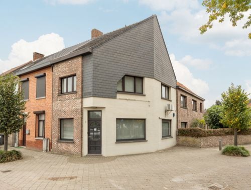                                         Immeuble de bureaux à vendre à Oud-Turnhout, € 379.000
