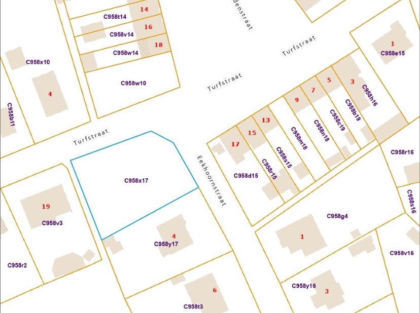 Dit mooie perceel van 14a 47ca ligt in een rustige en kindvriendelijke buurt in Gruitrode. In het centrum vind je een kleuter- en lagere school, bakke