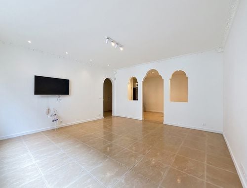                                         Appartement à louer à Ixelles, € 1.350
