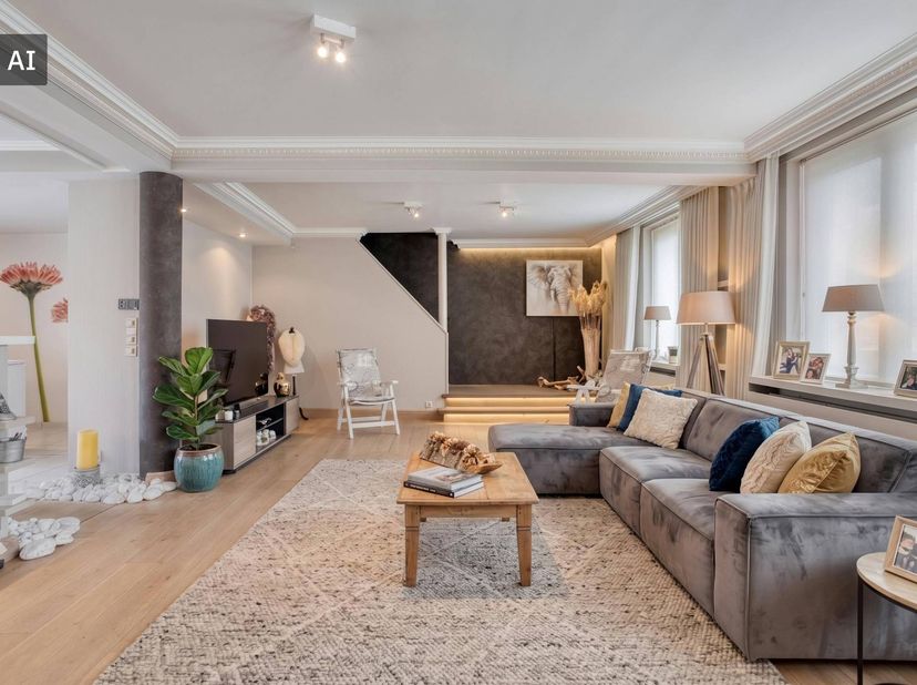 Cette propriété commerciale unique avec une maison à Izegem est à vendre dans la Stationsstraat. Cette propriété commerciale de caractère offre d'exce