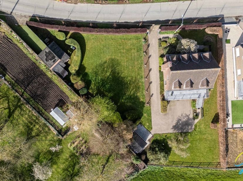 Charmante villa de campagne aux finitions luxueuses et offrant une vue magnifique<br />
Cette villa élégante allie le charme de la campagne au confort
