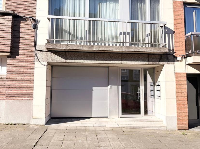 WOLWUE-SAINT-LAMBERT, emplacement de parking à louer dans le sous-sol d'un immeuble à appartement