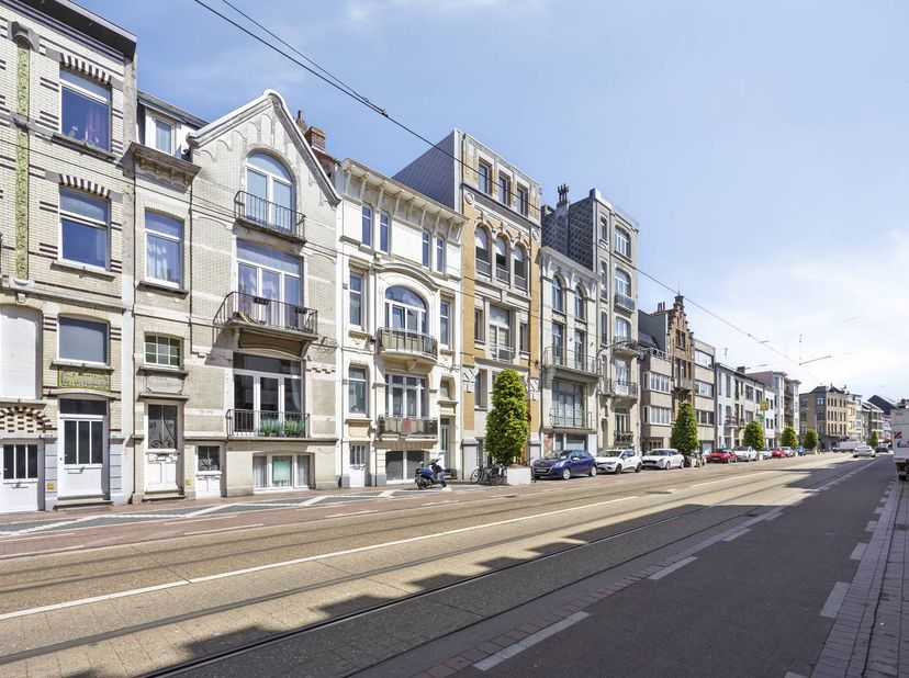 Bent u op zoek naar een instapklaar en gezellig appartement in Blankenberge? Dit weerspiegelt een unieke kans op de huidige vastgoedmarkt. Gelegen lan