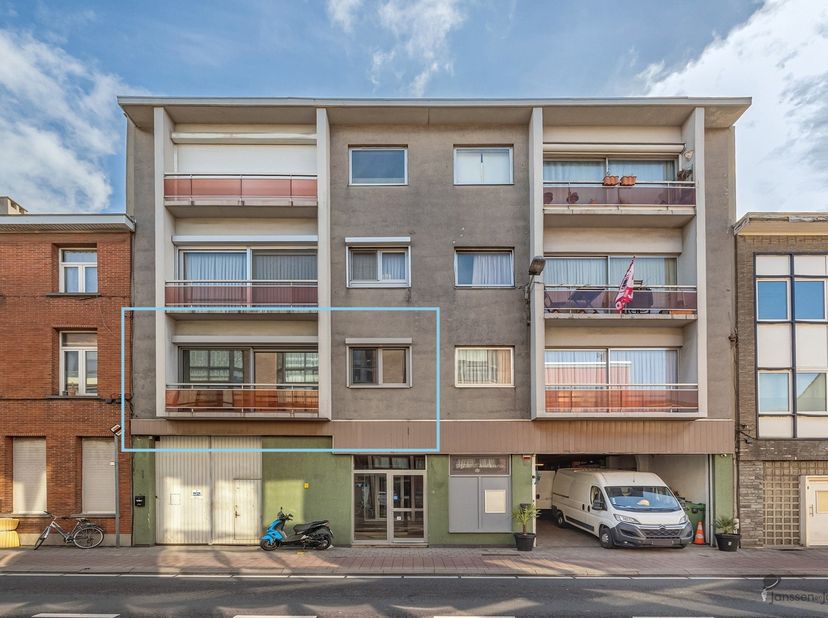 Charmant appartement de 83m² près du centre ville de Merksem.<br />
<br />
Au premier étage se trouve cet appartement avec beaucoup de potentiel, id