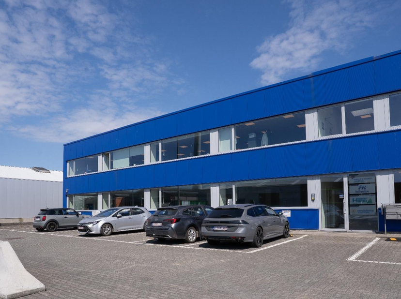 Representatieve kantoorruimte van ca. 351 m² op het gelijkvloers in het Schomhoeve Logistic Center te Antwerpen (Schouwkensstraat, 2030). Deze instapk