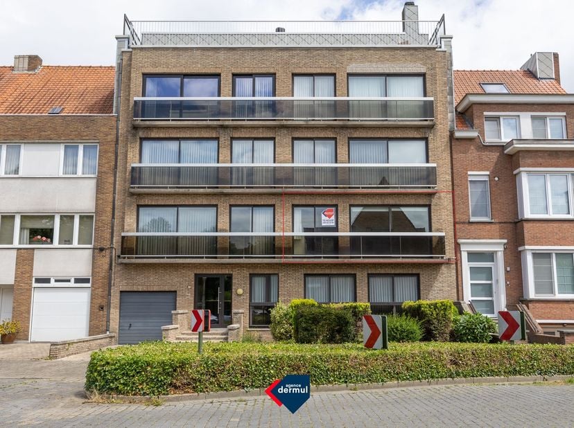 Ontdek dit ruime appartement met 3 slaapkamers gelegen op de eerste verdieping van residentie Gull in Oostende. Dit appartement biedt een uitstekende