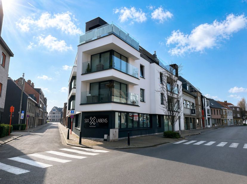 Deze kantoorruimte is gelegen vlakbij het centrum van Torhout en biedt een perfect ingericht geheel voorzien voor kantoor. De naastgelegen parking is