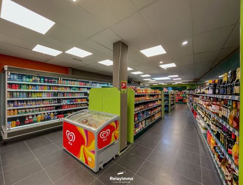                                         Bâtiment commercial à vendre à Tournai, € 150.000
