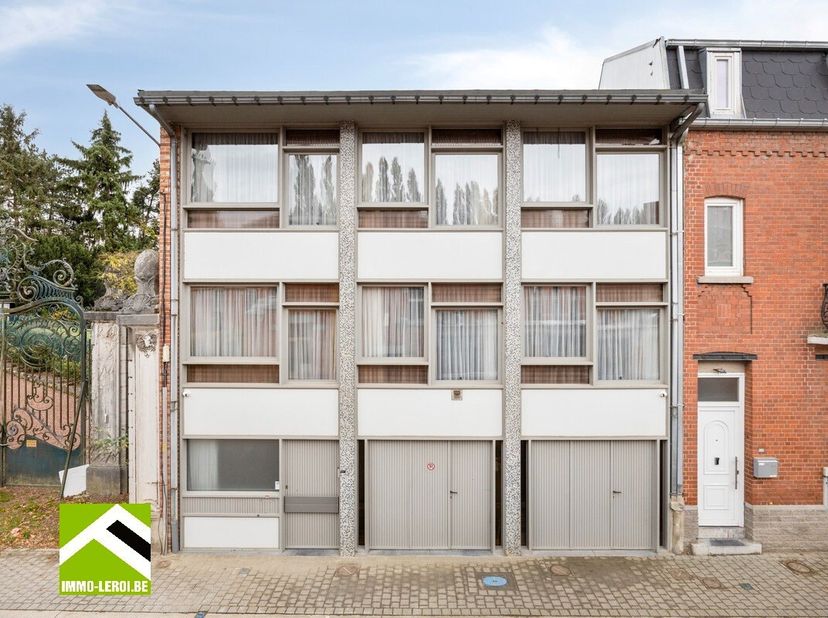 Bekijk deze woning rechtstreeks op de site van Immo Leroi: https://www.immo-leroi.be/pand/kopen-woning-tongeren/7459928.<br />
Deze woning heeft een k