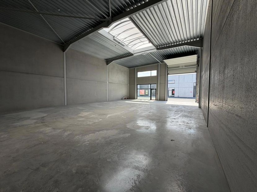 Bien professionnel à vendre
                    à 8480 Ichtegem