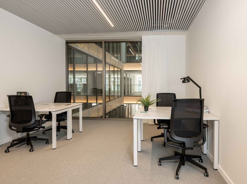 Toegang tot een werkruimte met service voor 15 werkplekken, 24/7 beschikbaar in Spaces Court of Justice<br />
<br />
Dit aanbod omvat een eigen kantoo