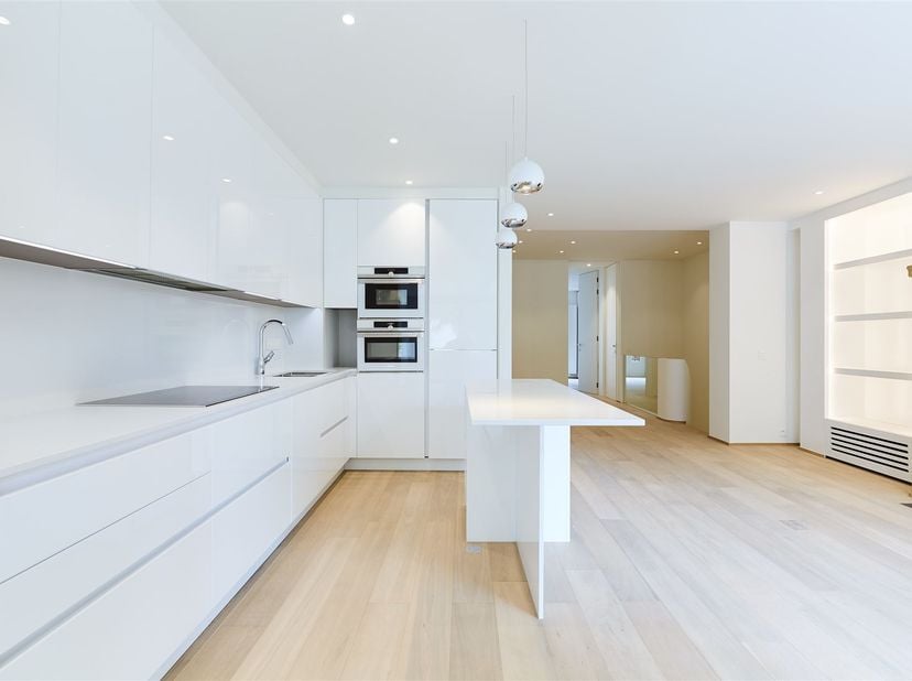 Très belle situation hautement appréciée dans le quartier Louis Lepoutre, à deux pas de la Place Brugmann et de Molière<br />
<br />
Description <br