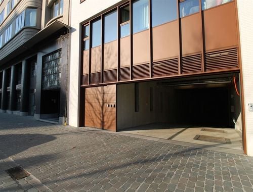                                         Place de stationnement à louer à Antwerpen, € 150
