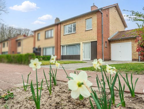                                         Maison à vendre à Sint-Kruis, € 340.000
