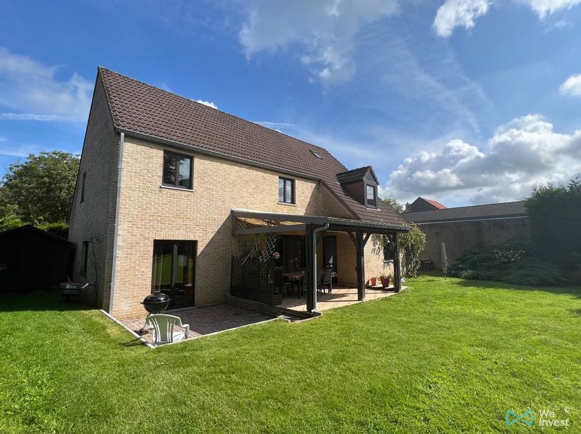 Woning 3slk + bureau – Zuidtuin, terras – Nethen<br />
In het hart van het dorp Nethen, in een rustige en landelijke straat, biedt deze gezinswoning e