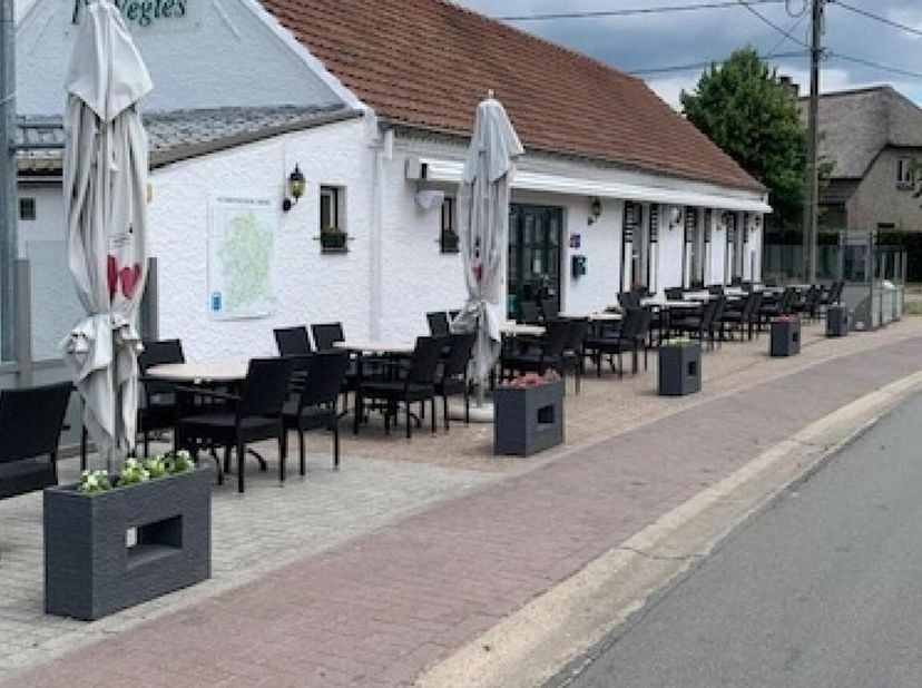 De Vègtes Hamont-Achel<br />
Brasserie De Vègtes in Hamont-Achel is een historisch café met meer dan 40 jaar traditie, bekend om zijn warme ontvangst