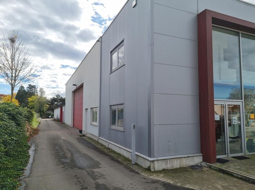 Bien professionnel à vendre
                    à 3670 Meeuwen