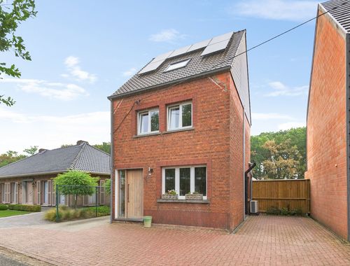                                         Eengezinswoning te koop in Essen, € 389.000

