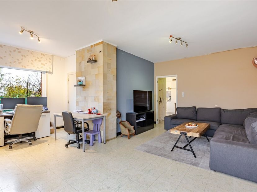 Op te frissen woning, nabij het centrum!<br />
Deze woning is gelegen nabij het centrum van Oostakker, vlot bereikbaar met zowel openbaar vervoer als