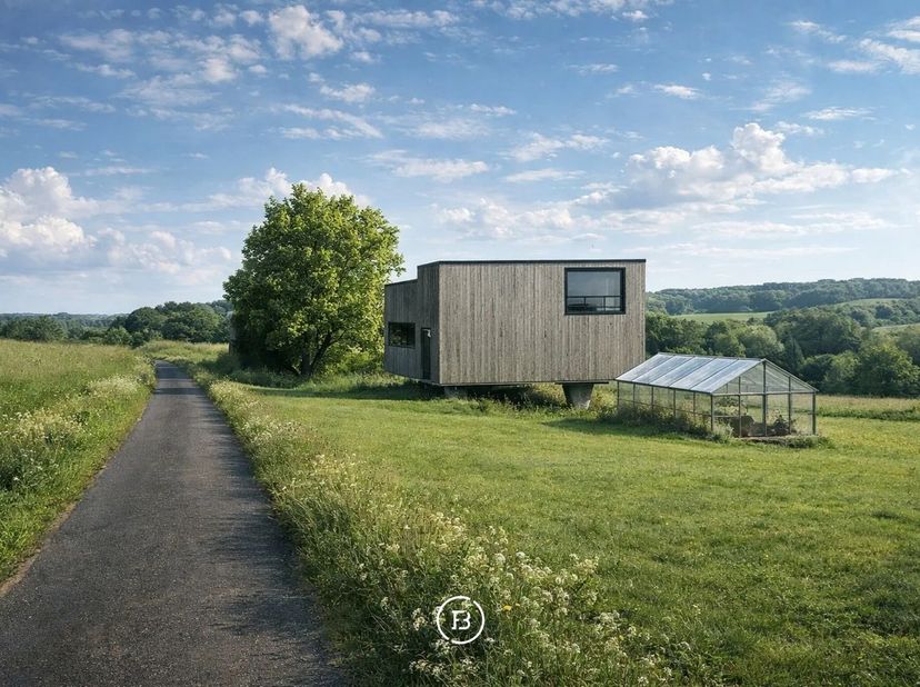 Situé sur un vaste terrain de 13 820 m² au cœur des Ardennes flamandes, cette propriété offre une opportunité exceptionnelle pour ceux qui recherchent