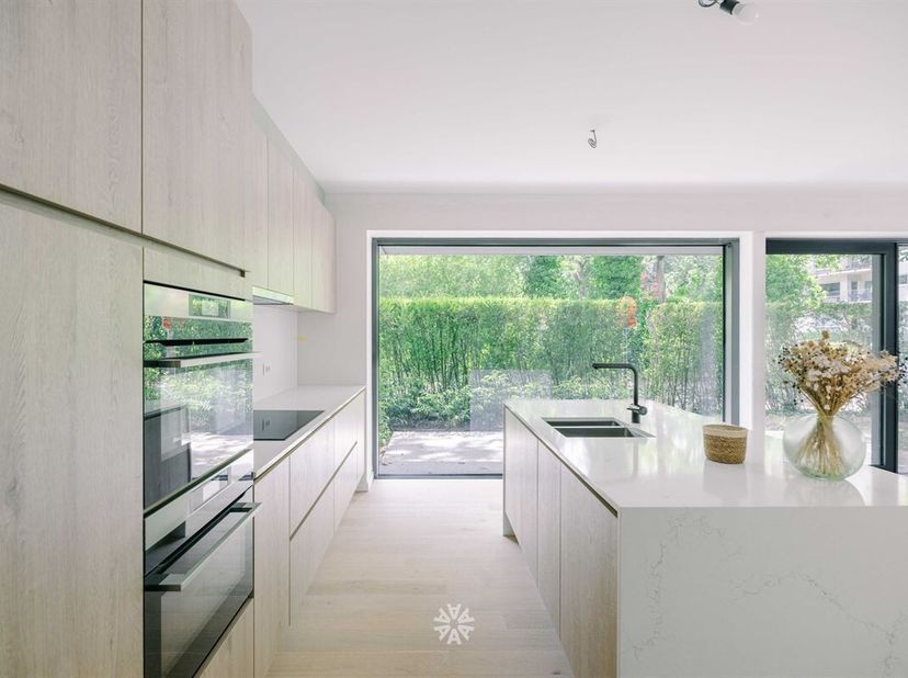 GENT- Instapklaar één-slaapkamer appartement in een kleinschalige residentie te koop nabij station Gent-Sint-Pieters<br />
Gelegen langs de Kortrijkse