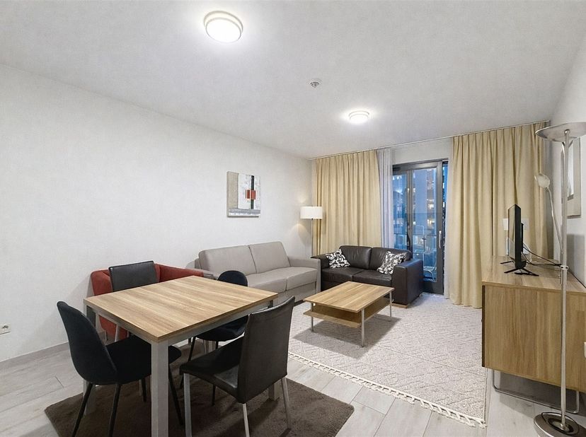 Au coeur du Jardin Botanique Charmant appartement une chambre meublé de +/- 55 m² avec balcon situé au 3ème étage d'un immeuble de 3 étages composé co