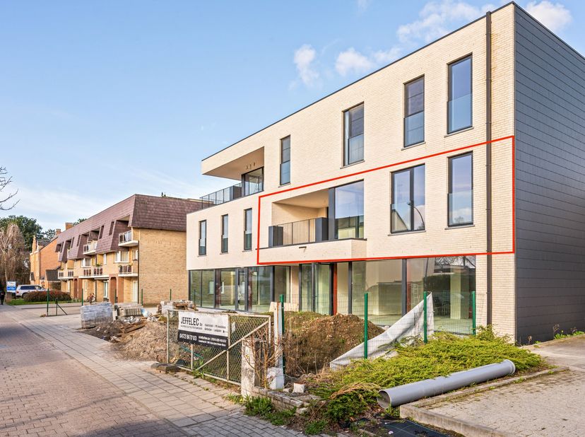 INDIEN U EEN BEZOEK WENST IN TE PLANNEN GELIEVE EEN BEZOEK AAN TE VRAGEN VIA WWW.HILLEWAERE.BE VIA DE RODE KNOP<br />
Vlakbij het centrum van Heist-op