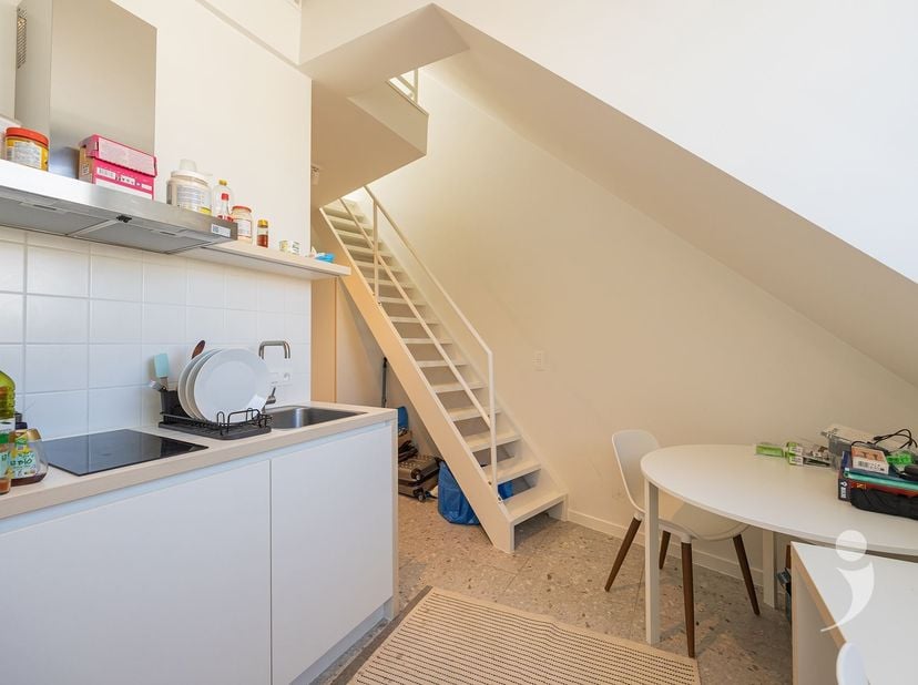 **Réservé aux étudiants<br />
Vous cherchez un espace supplémentaire, du confort et un emplacement de choix à Louvain? Alors ce plus grand studio dupl