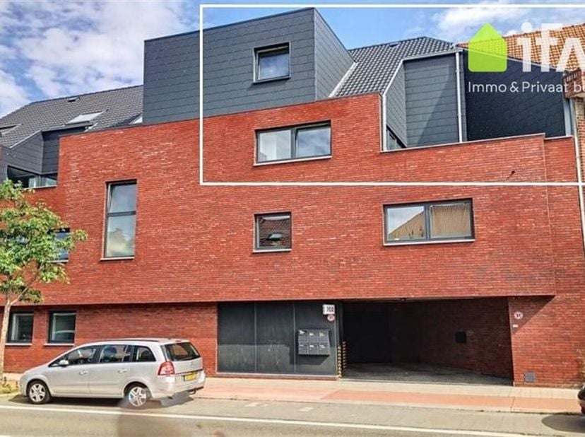 Appartement passif (PEB A+ -30kWh/m²) avec panneaux solaires avec 2 terrasses à Wilsele. <br />
Deuxième étage : Hall d'entrée (5m²) avec toilette sép