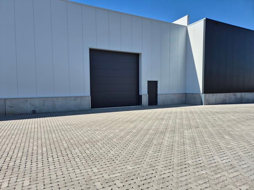 Op het Industrieterrein Jagersborg starten binnenkort de bouwwerken van dit representatieve KMO-project. Er zijn 9 KMO-units voorzien waarvan er 2 ove