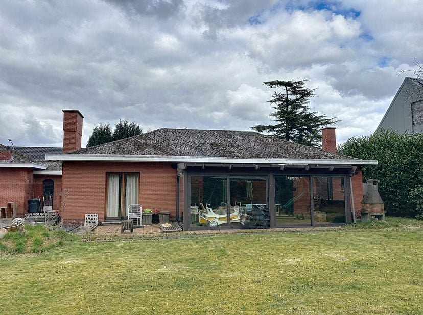 Bent u op zoek naar een ruime bouwgrond op een toplocatie? Deze centraal gelegen grond van 1.485 m² biedt tal van mogelijkheden!<br />
✨ Ideaal voor t