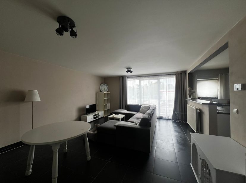 Charmant appartement de 2 chambres avec garage <br />
<br />
Situation : <br />
L'appartement est situé dans le centre de Sint-Job-in-'t-Goor (Brecht)