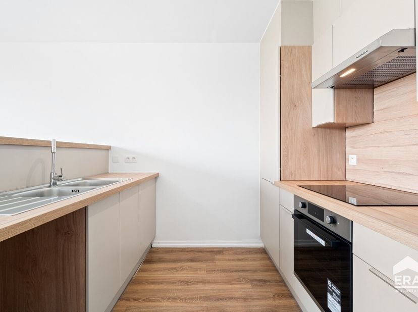 Licht en centraal gelegen appartement met twee terrassen Op zoek naar een appartement met een uitstekende ligging en een prachtig uitzicht? Dit aangen