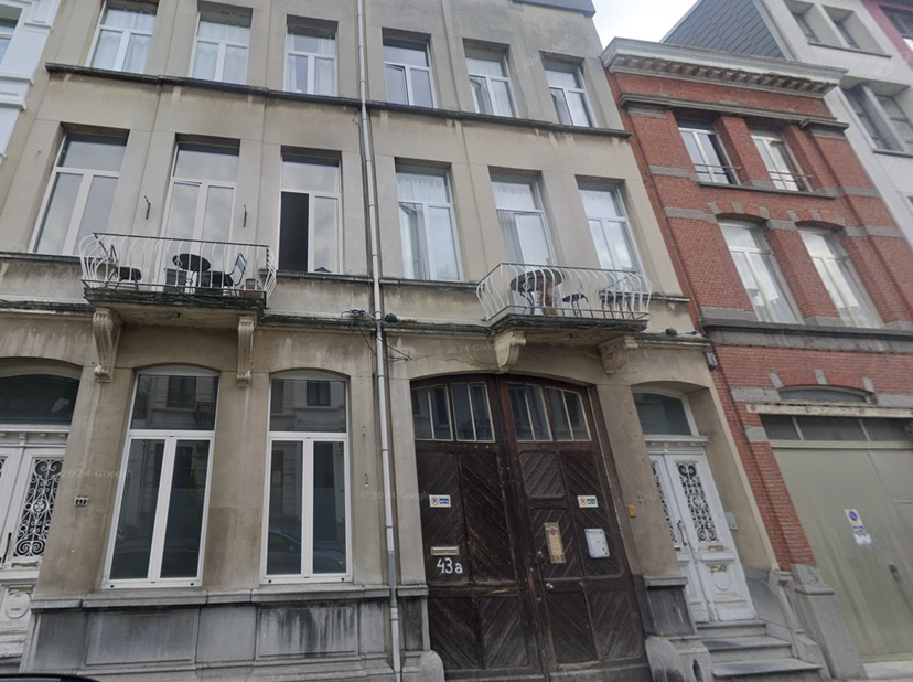 Espace de stockage/atelier exceptionnel de 513 m² situé à larrière dun immeuble de caractère, Coquilhatstraat 4345, en plein cur du dynamique quartier