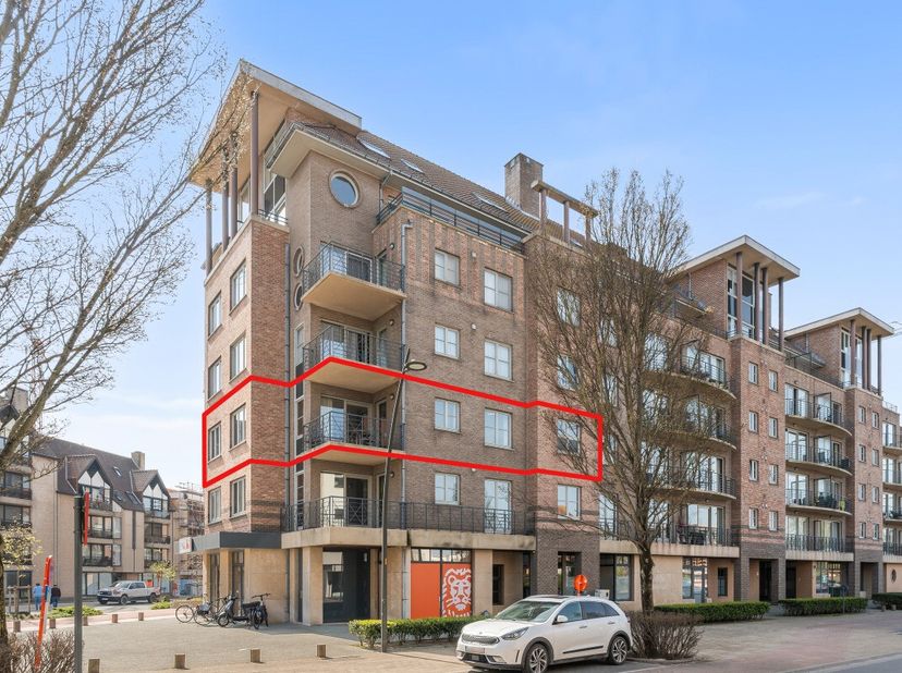 Te koop: ruim (220m²) appartement in het centrum van Koksijde, op wandelafstand van zee, duinen en openbaar vervoer. Dit appartement biedt maar liefst