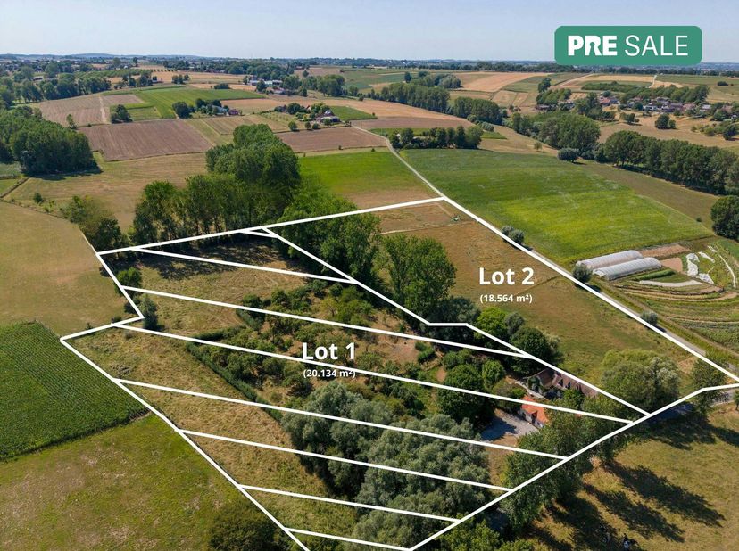 Deze percelen zijn idyllisch gelegen in het groene Michelbeke, een gegeerde deelgemeente van Brakel. Een toplocatie die landelijke afzondering perfect