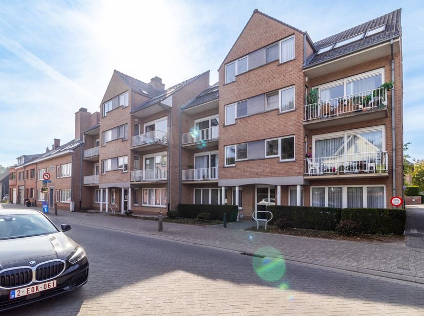 KORTENBERG (centrum) -Ruim dakappartement met een uitstekend EPC label A!<br />
Het appartement bestaan uit een inkomhall met apart toilet, een ruime