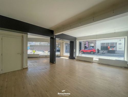                                         Bâtiment commercial à vendre à Tournai, € 130.000
