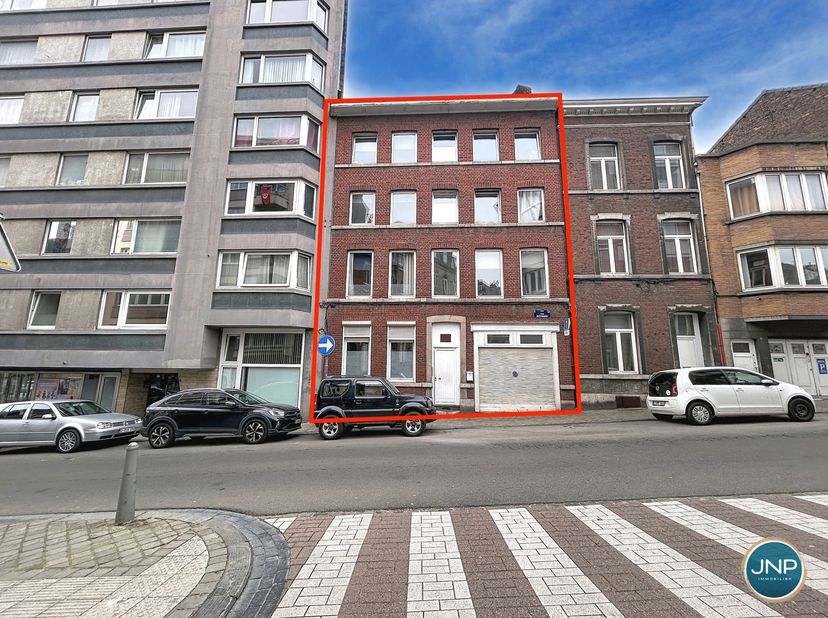 JNP Immobilier vous présente un immeuble idéalement situé en plein cœur de Liège, à deux pas de HEC et de la gare Liège-Carré, constituant une opportu