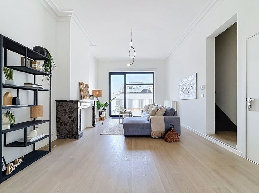 CONTACT : Quentin 0473 83 59 95 - quentin@bytheway.be - By the Way biedt u deze in 2024 gerenoveerde DUPLEX aan, gelegen in het hart van Brussel (Else