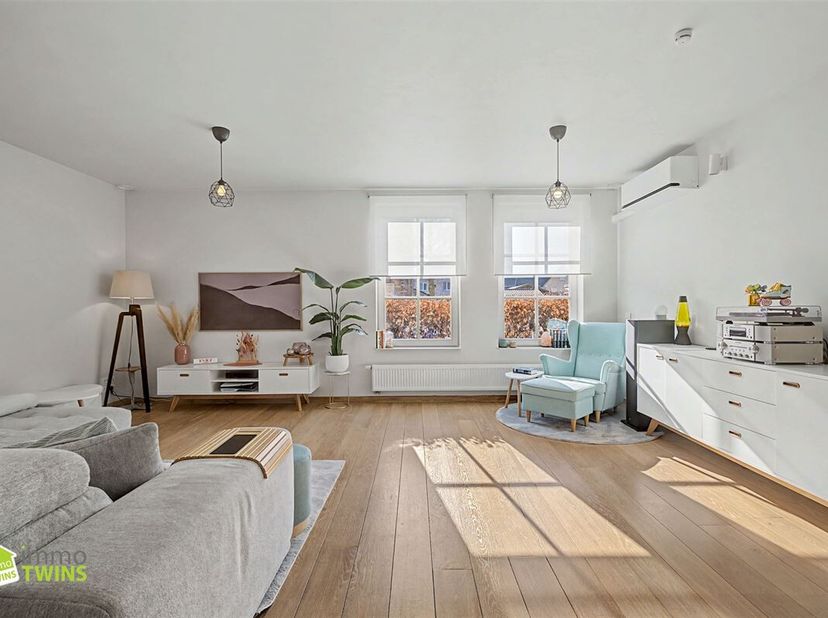 Deze halfopen bebouwing bevindt zich in een rustige en residentiële wijk in Grembergen en beschikt over een bewoonbare oppervlakte van 188 m² op een p